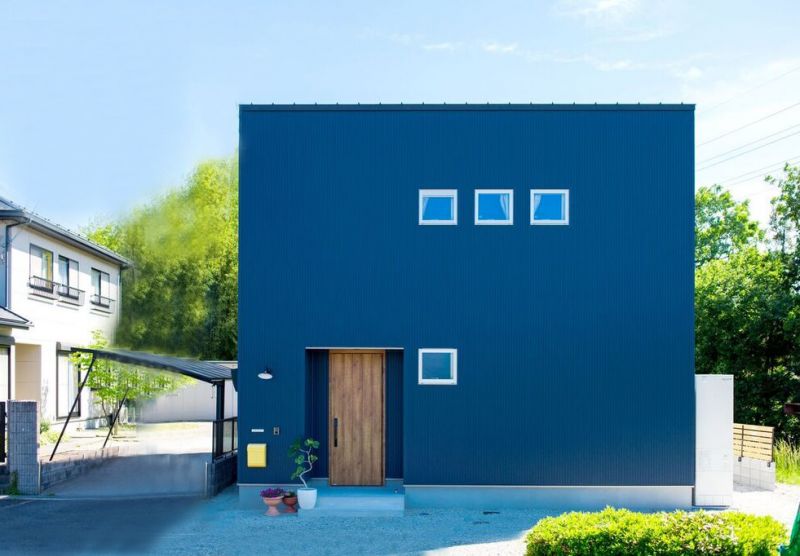 ナチュラルな青い箱のお家 アイキャッチ画像