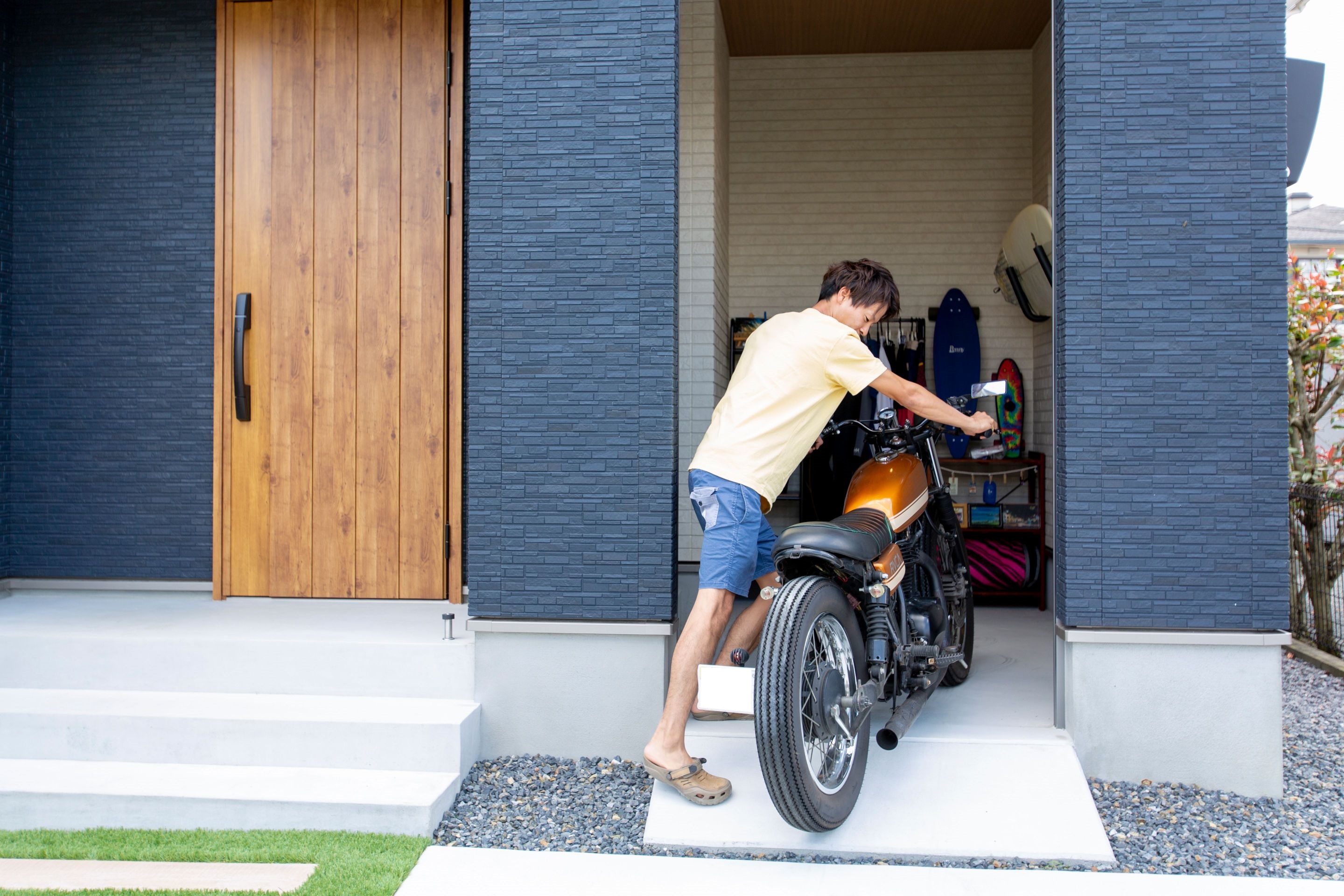 甲賀市 カリフォルニアテイストのバイクガレージのお家実際に建築した新築住宅のご紹介 滋賀県栗東市のローコスト住宅ならシンプルハウス