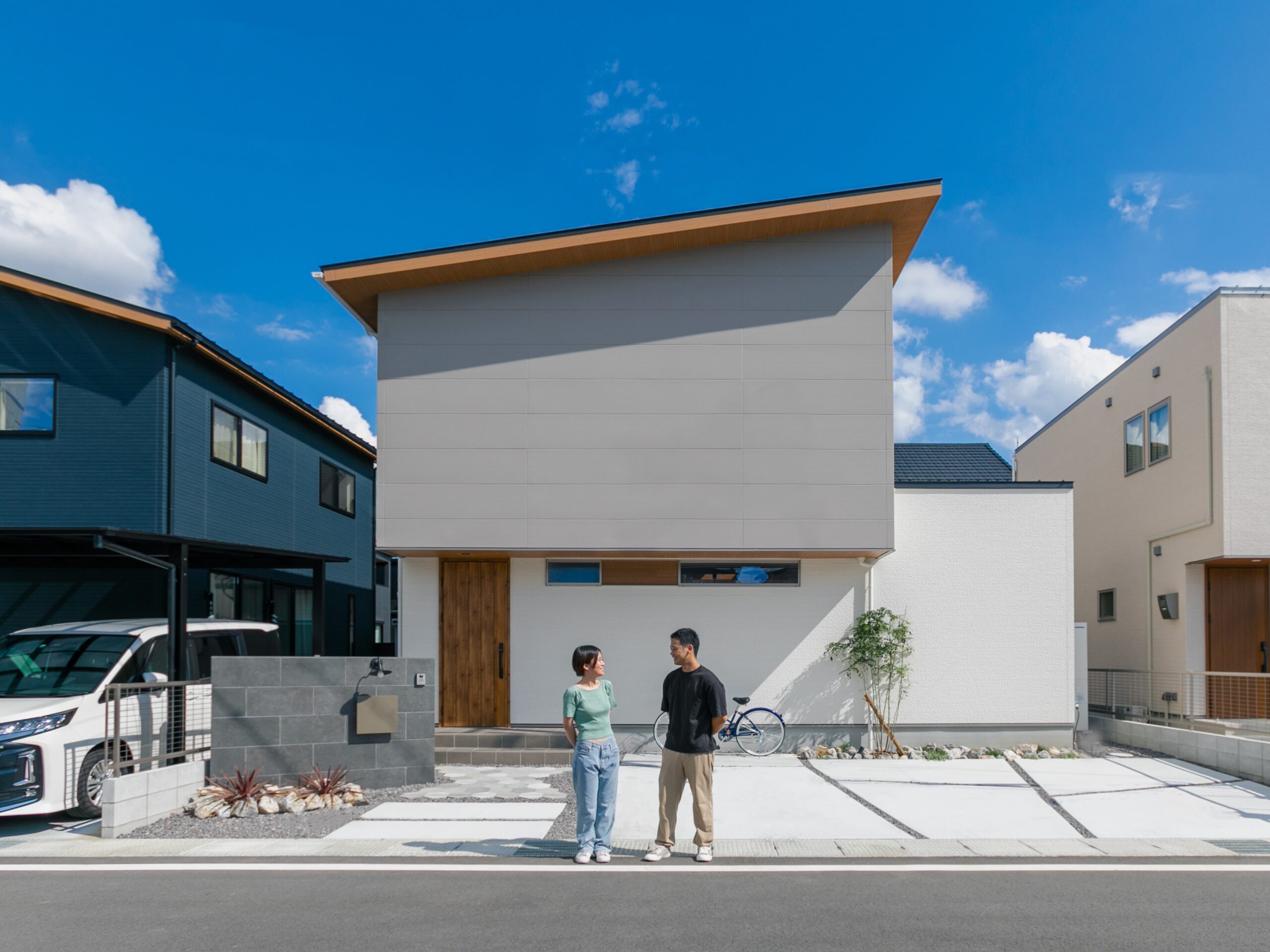 シンプルが似合う片流れの家
