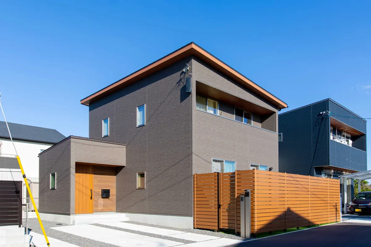 杉板張りのナチュラルなお家