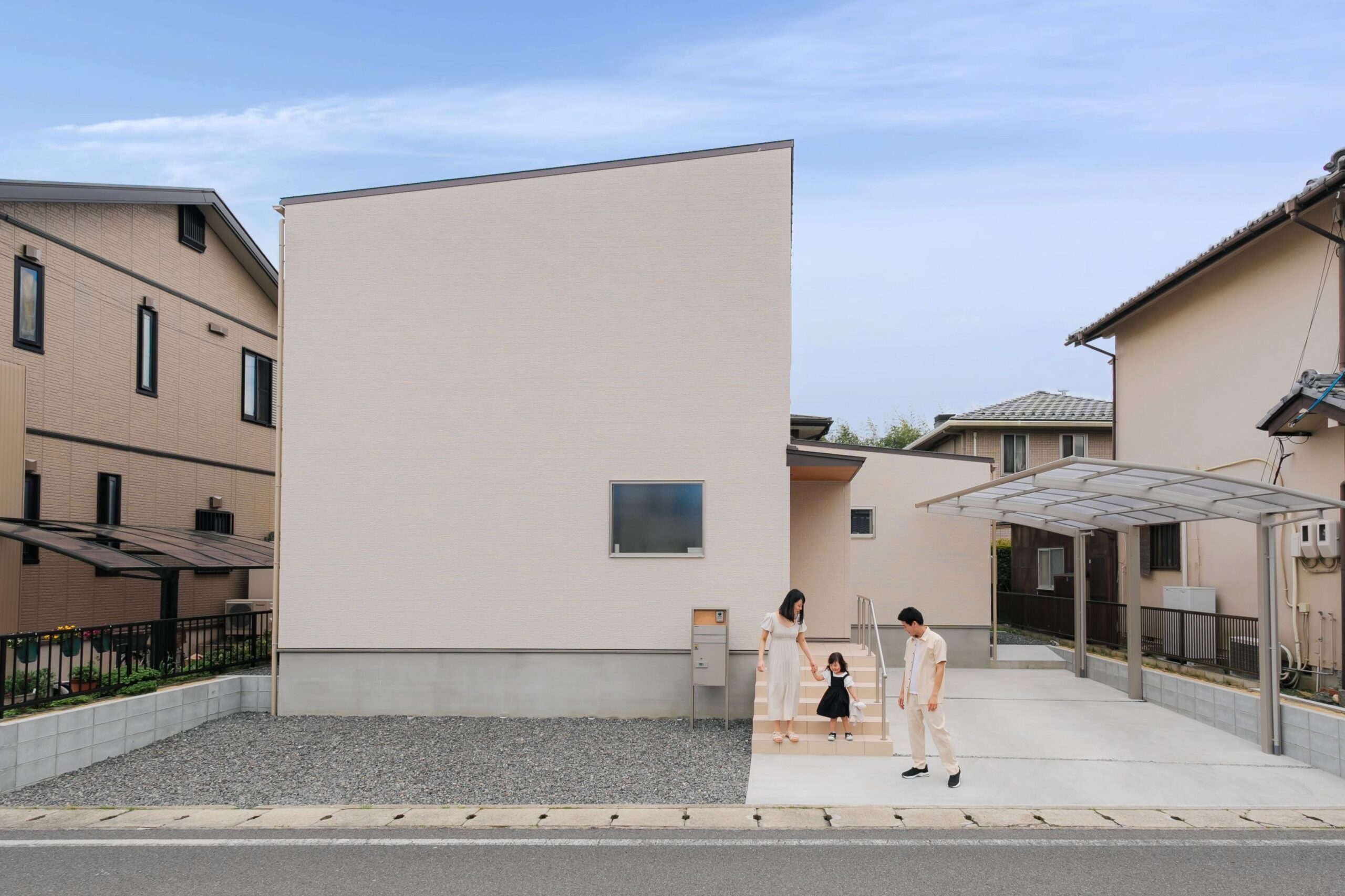 光と暮らす、白い家