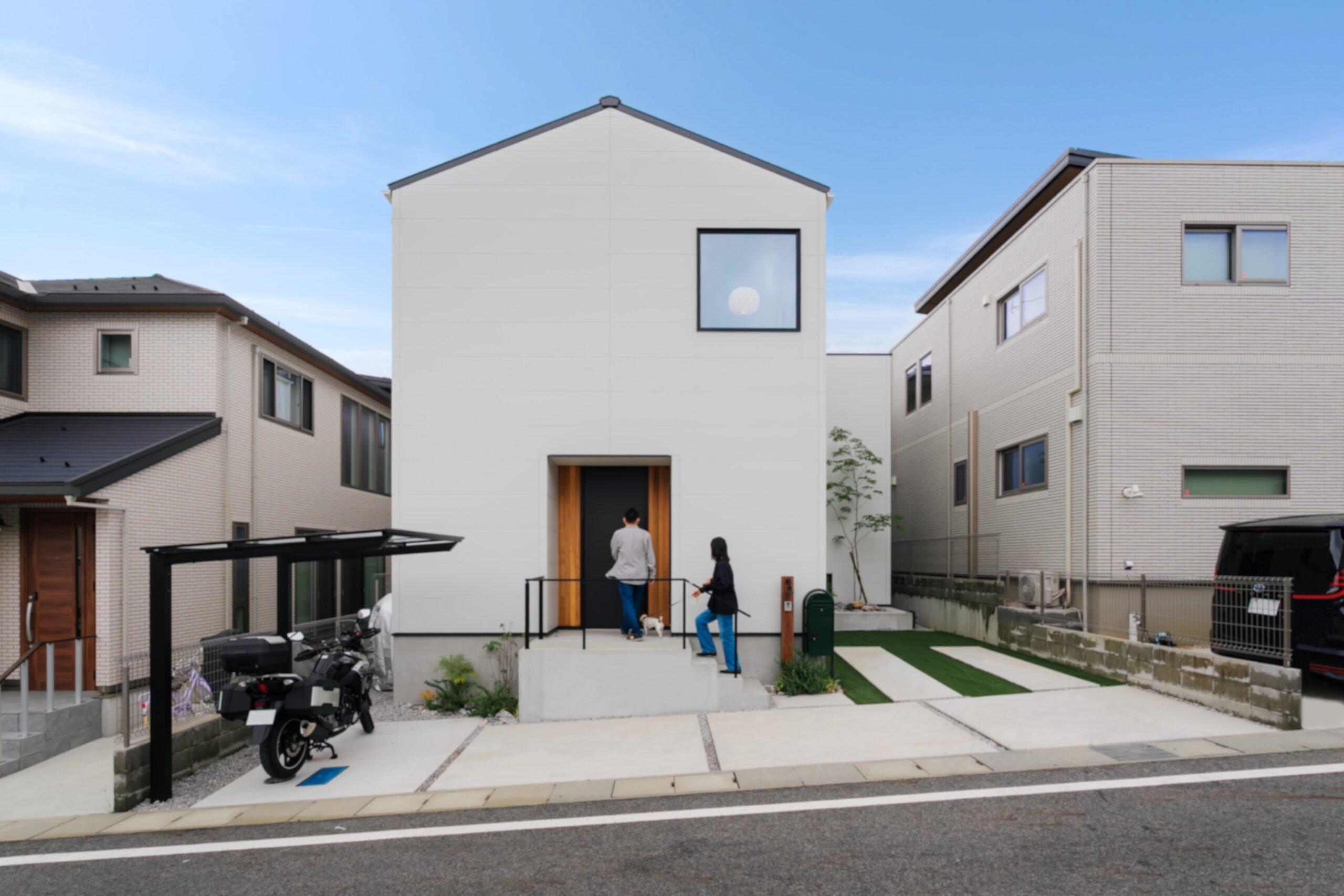 愛犬と過ごす、空へと続くフルフラットテラスがあるお家