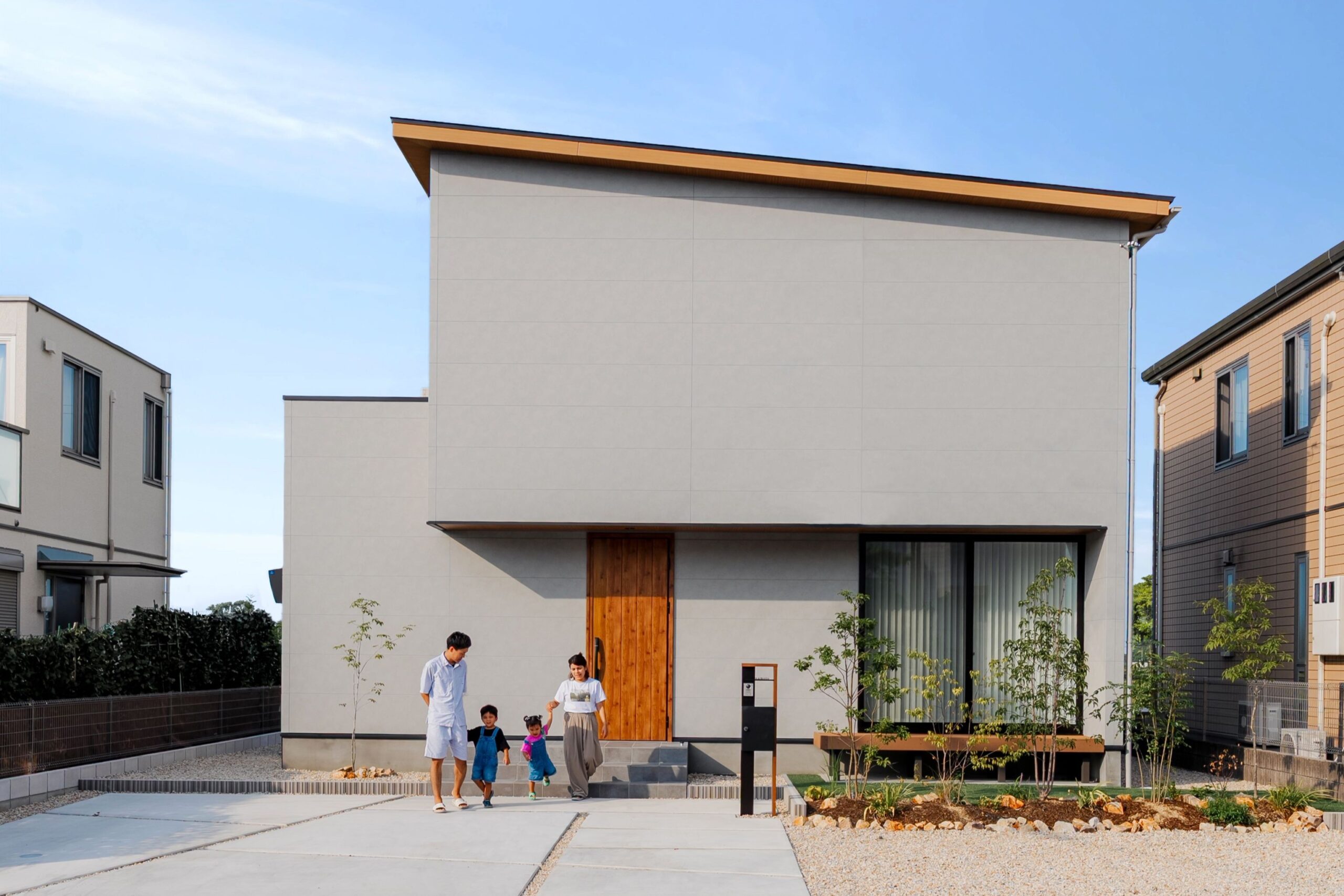 ひな段階段と吹き抜けが彩るお家