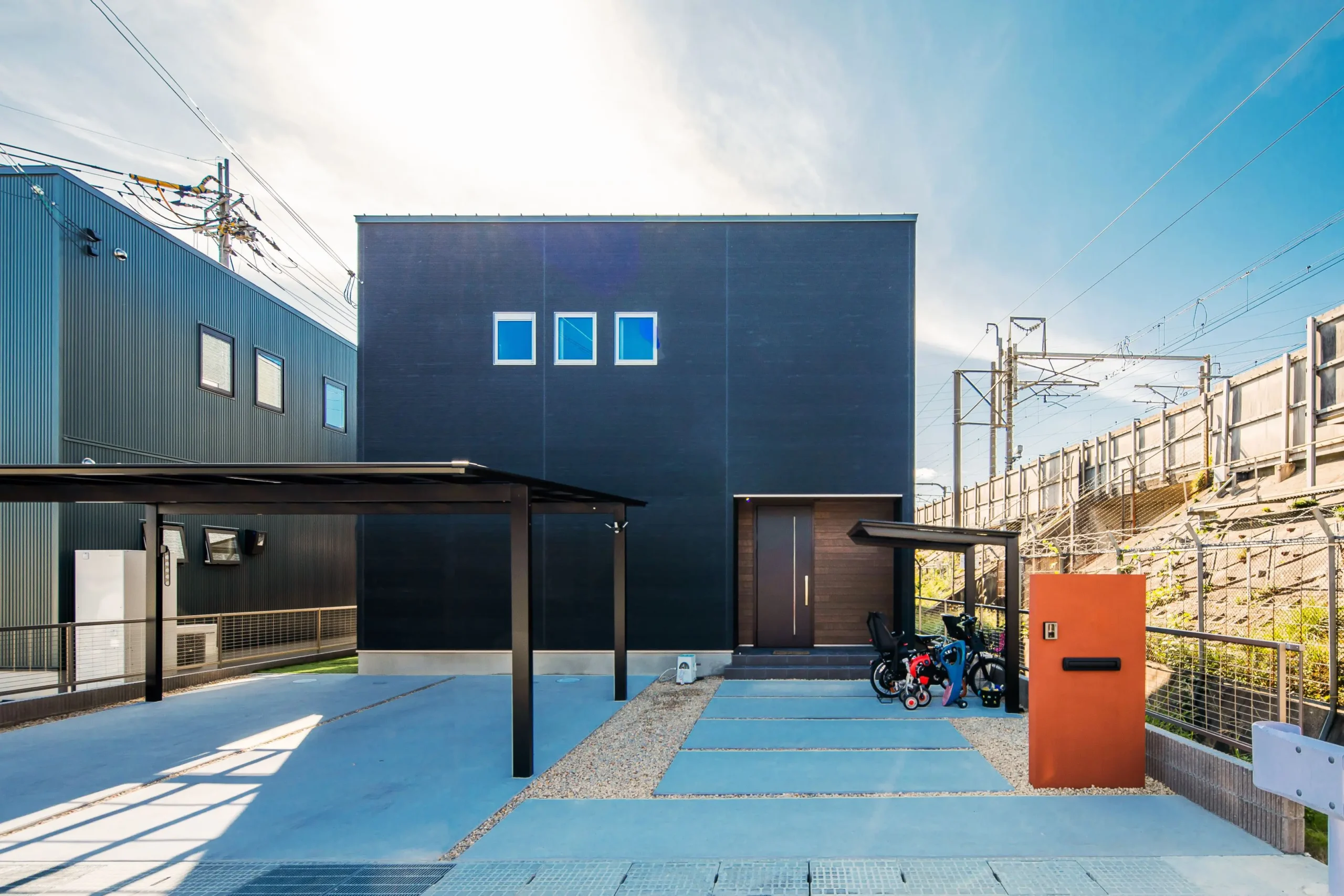 キッチンと一体型の造作ダイニングテーブルのお家