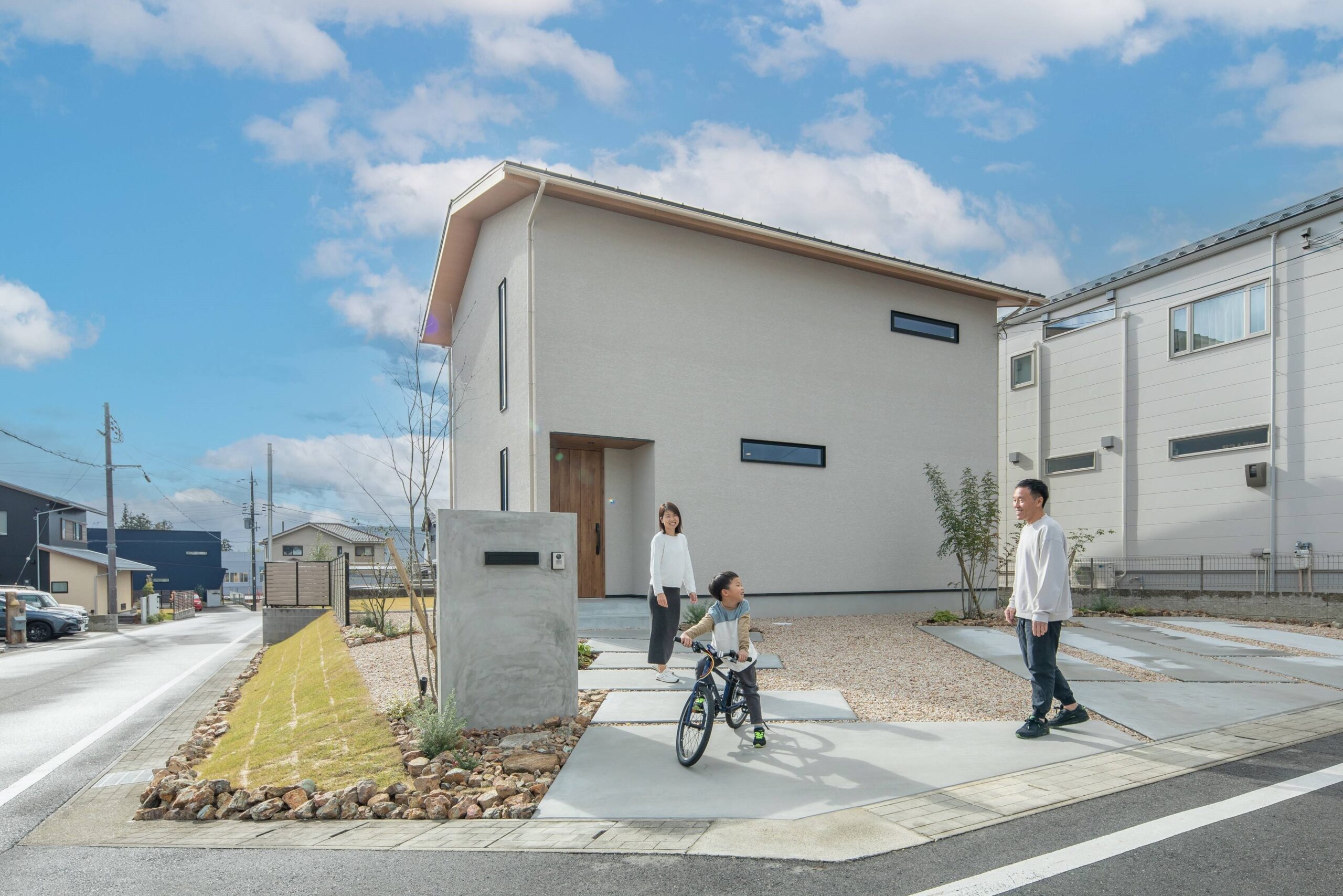 シンプルなボックスに住まう 開放感を感じる家