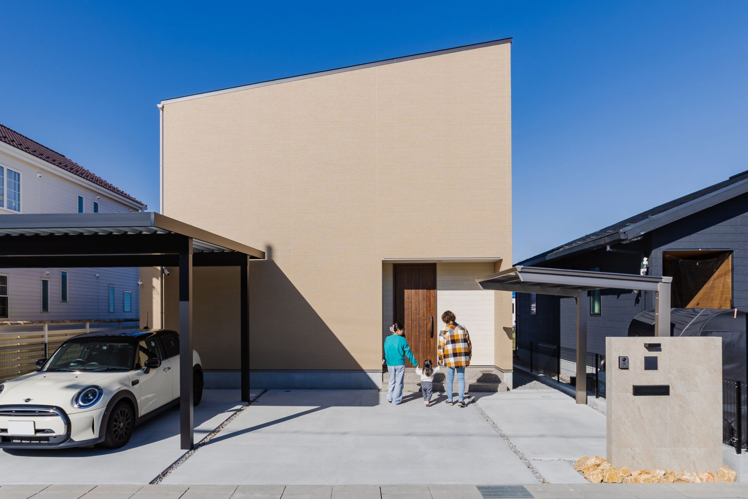 ゆとりと統一を楽しむ5LDKの家