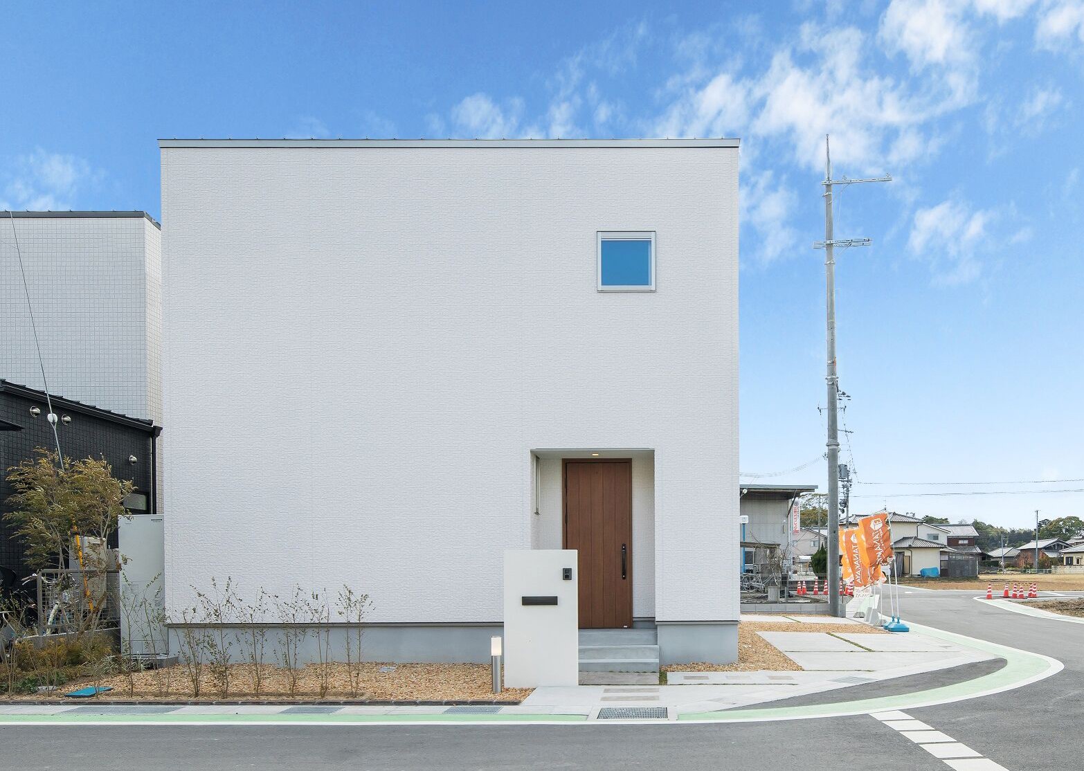 収納上手な白い箱の家