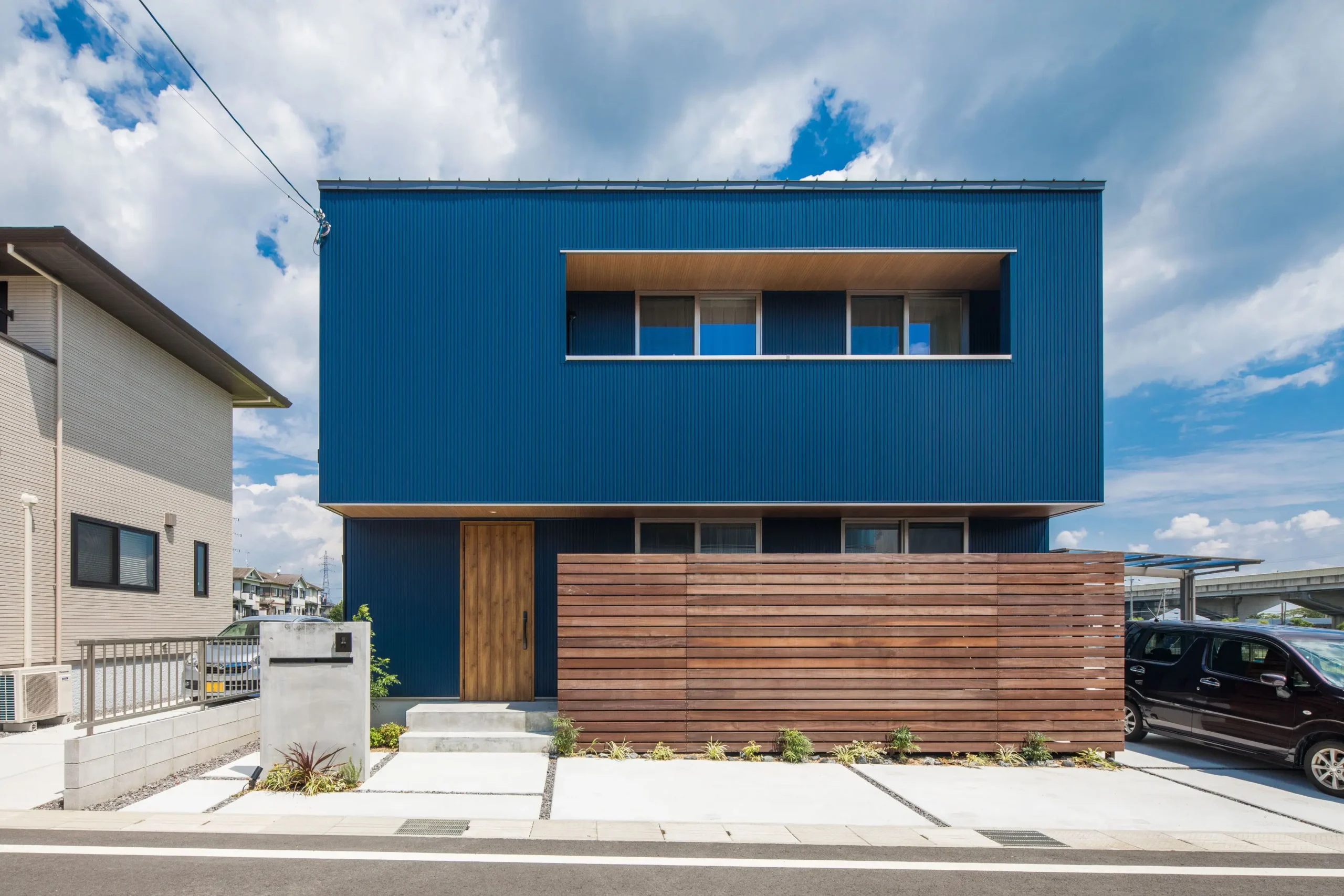 大人かわいいブルーのお家