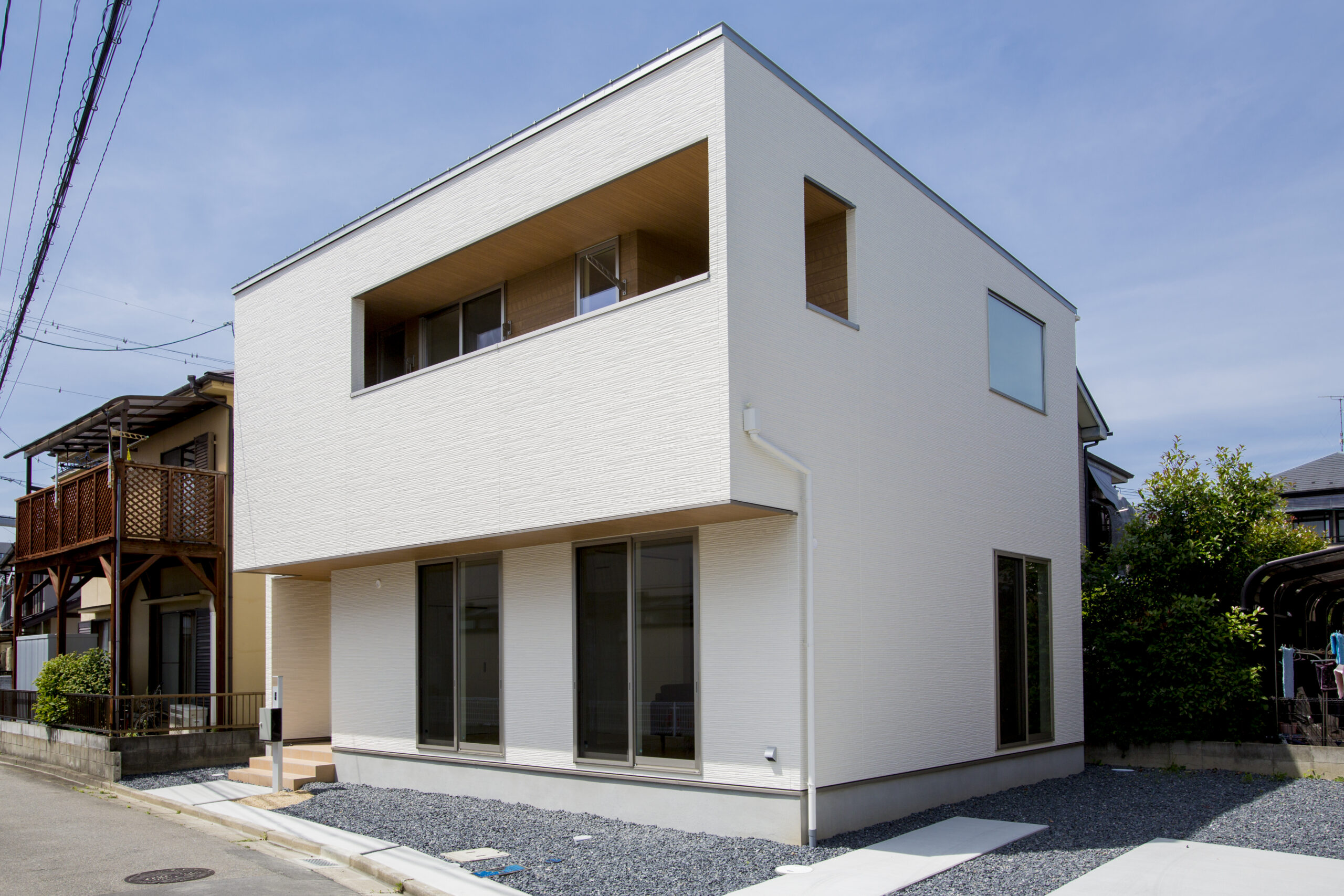 日当たり良好な広々間口の家