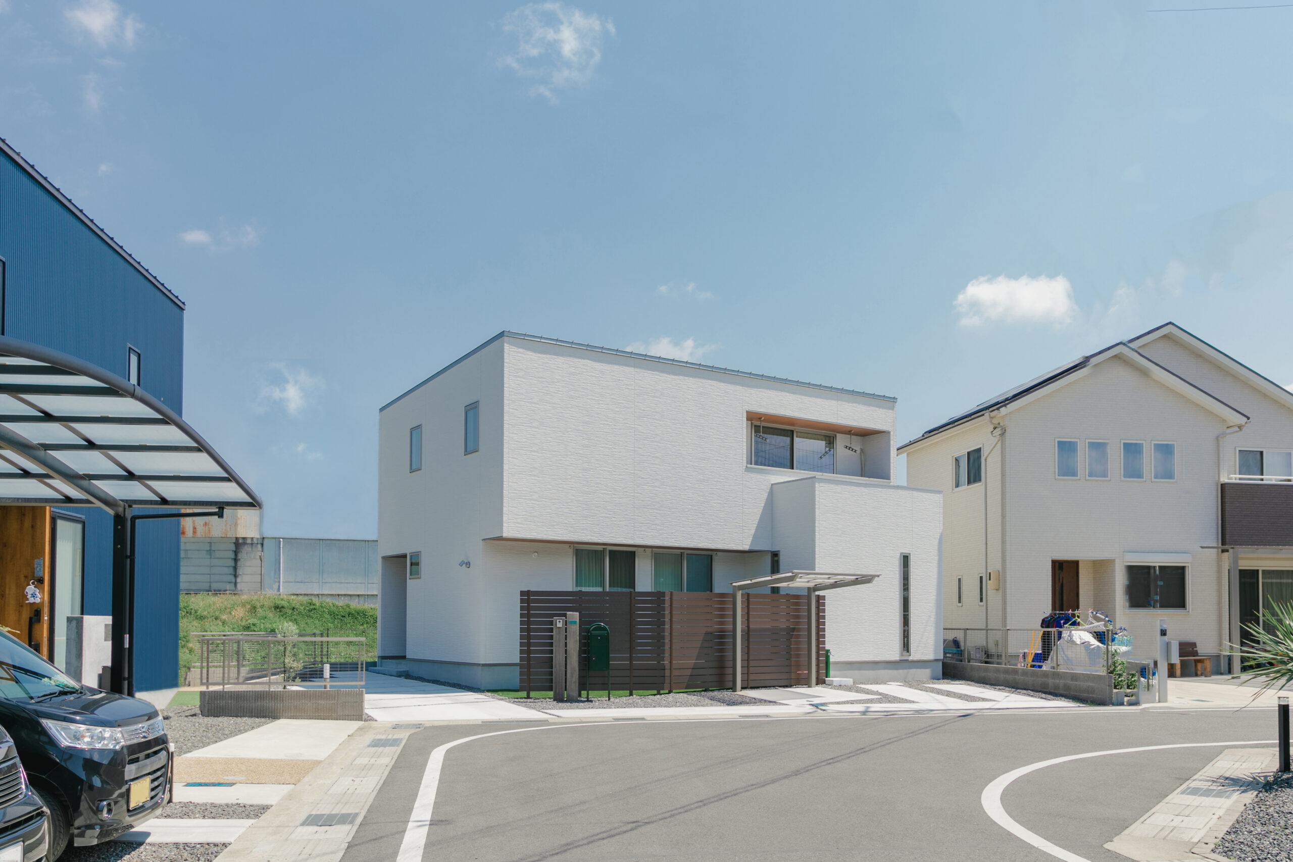 回遊動線が楽しめる白いお家