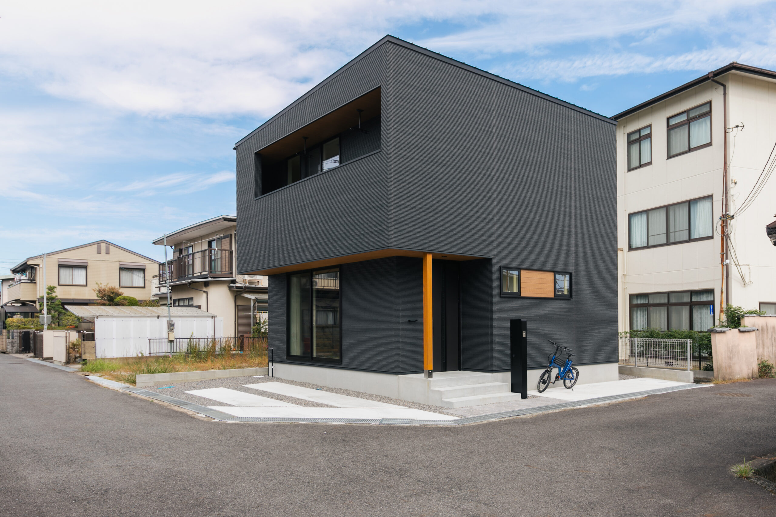 コンパクトに住まう家