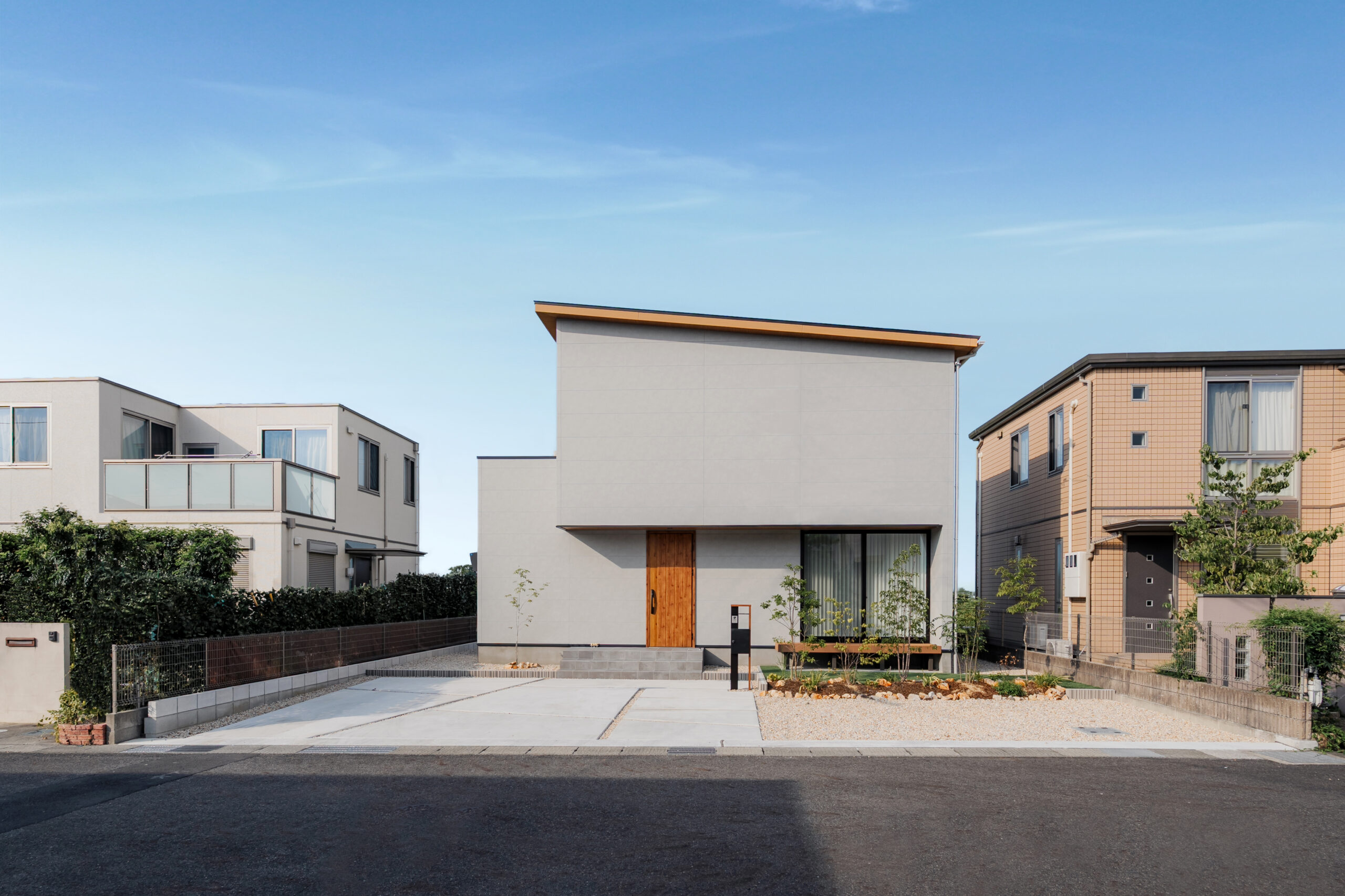 ひな段階段と吹き抜けが彩るお家