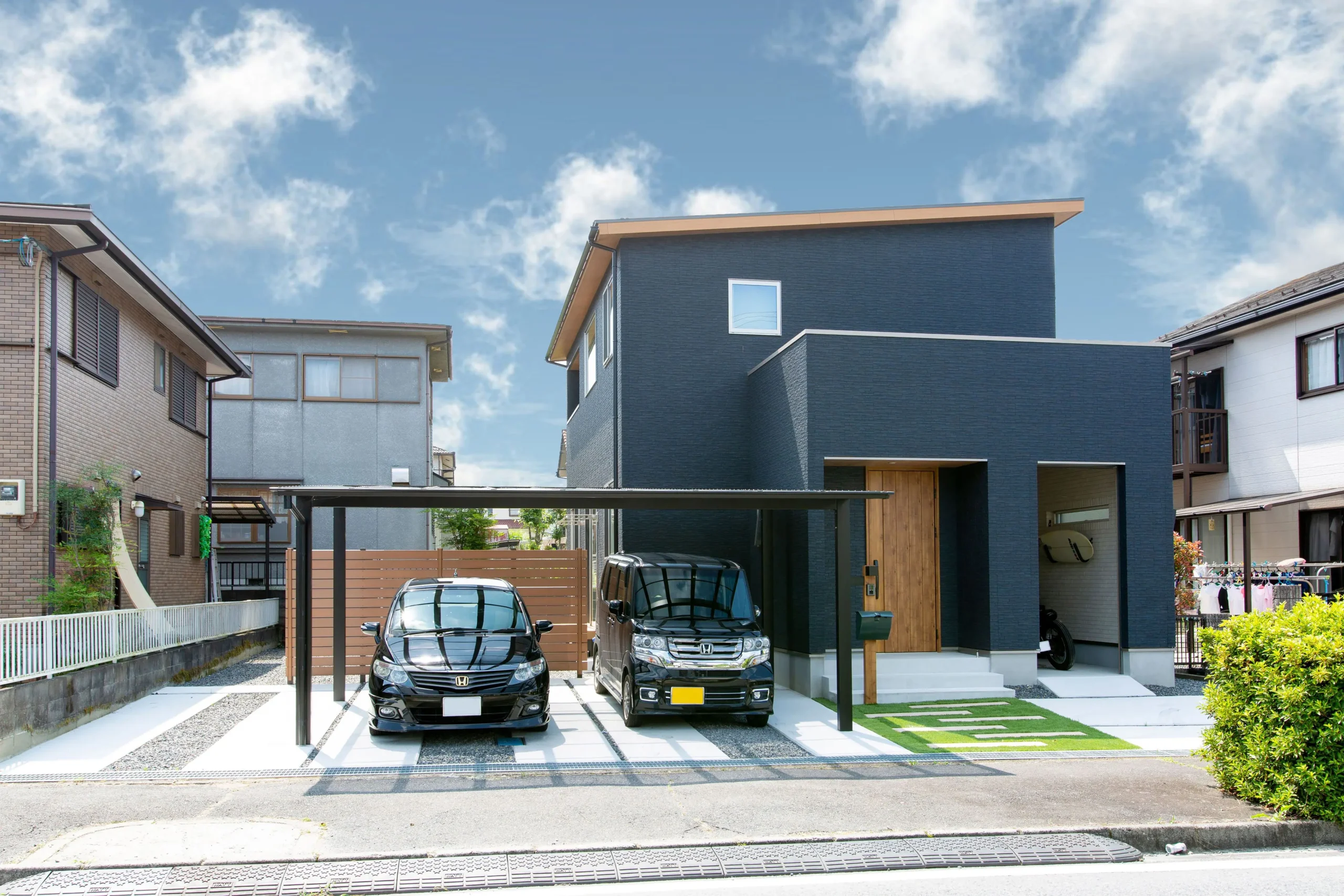 カリフォルニアテイストのバイクガレージのお家