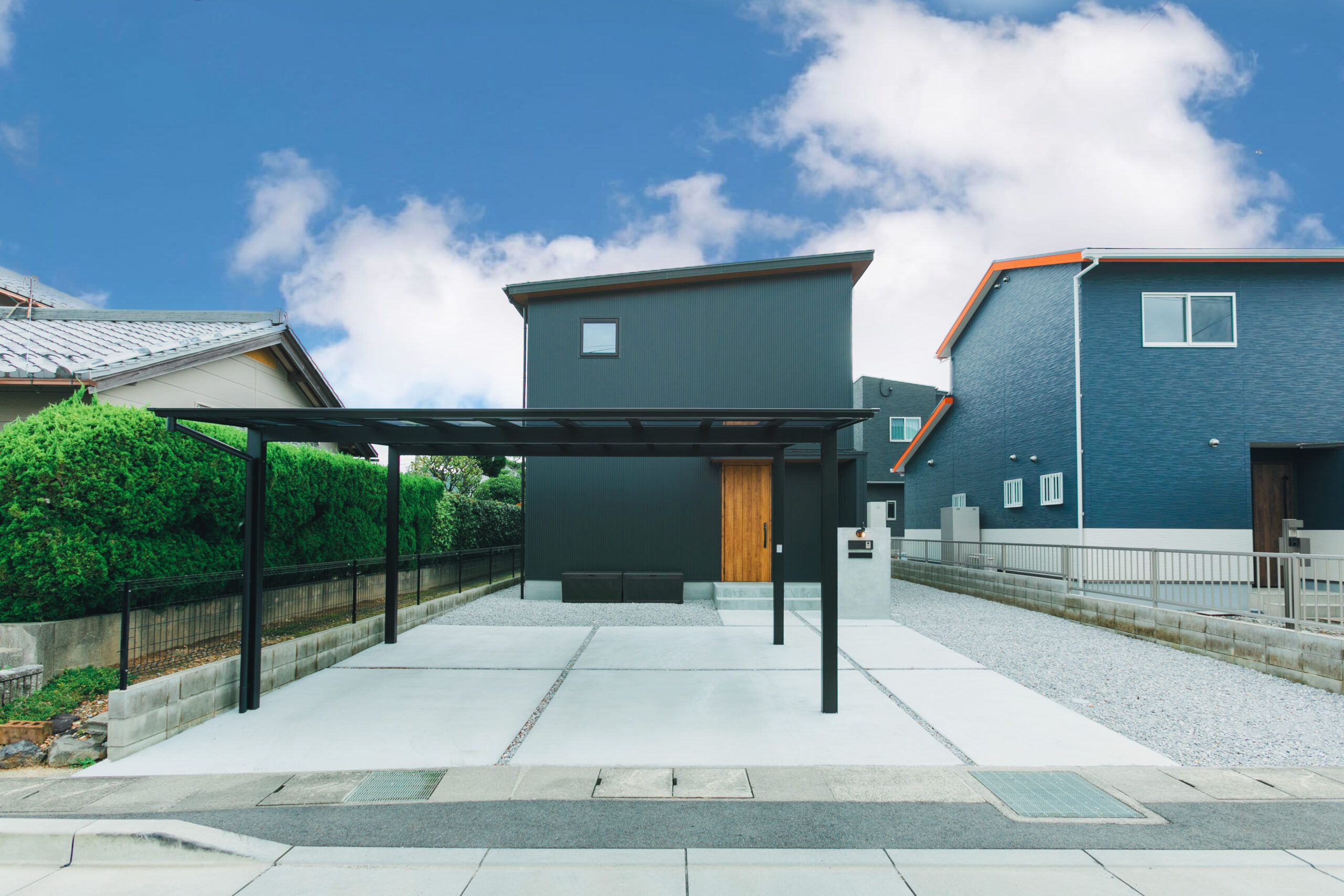 スタイリッシュな黒ガルバのお家