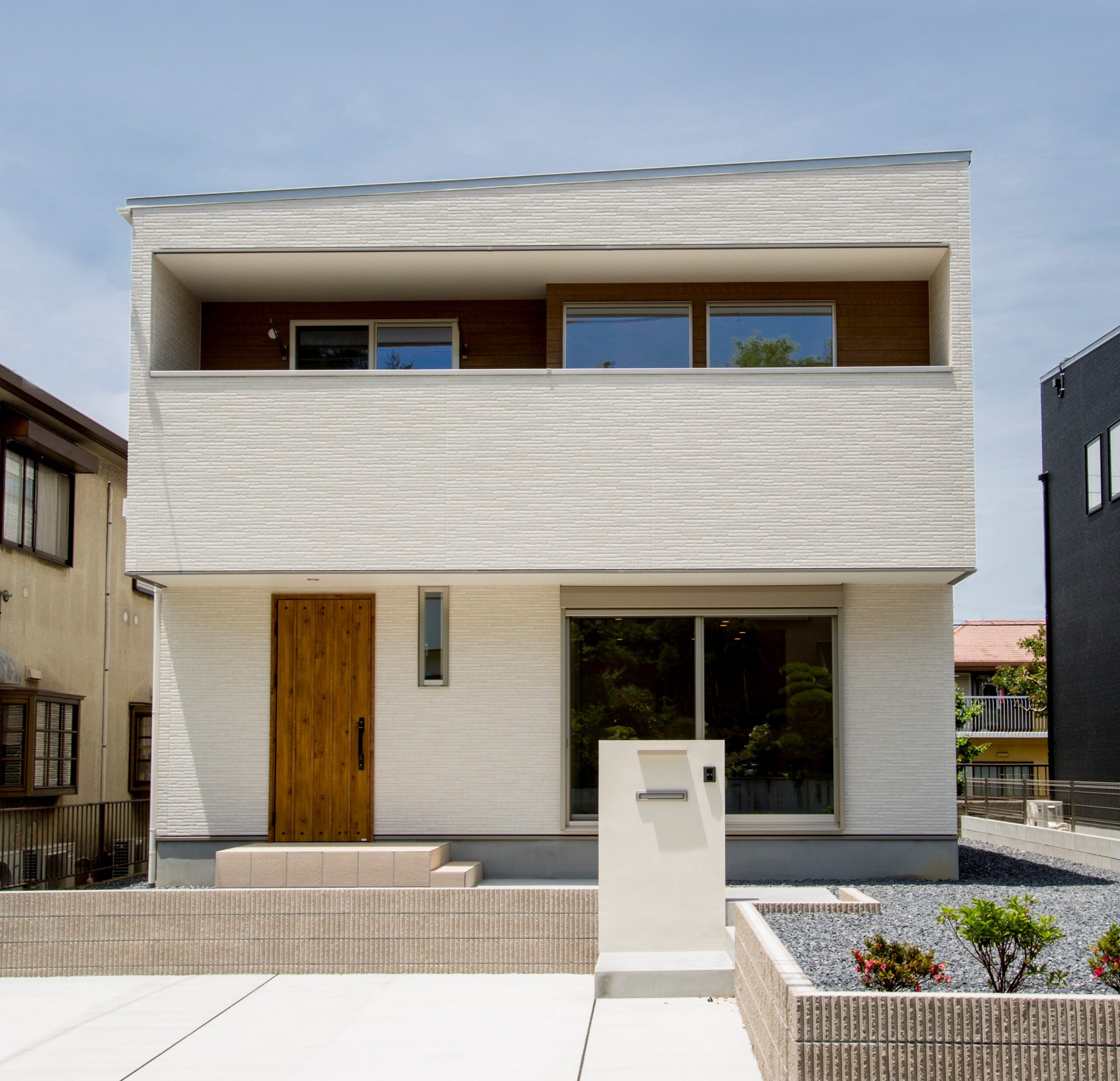 大きな窓のナチュラルモダンな家