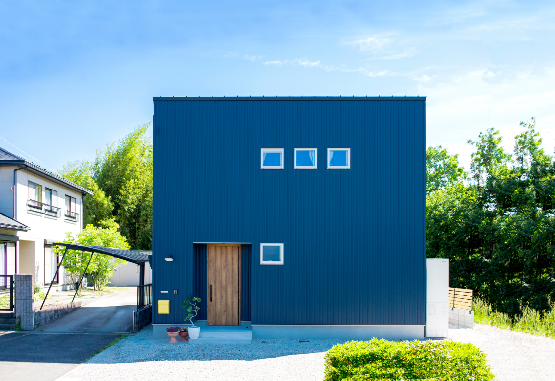 ナチュラルな青い箱のお家