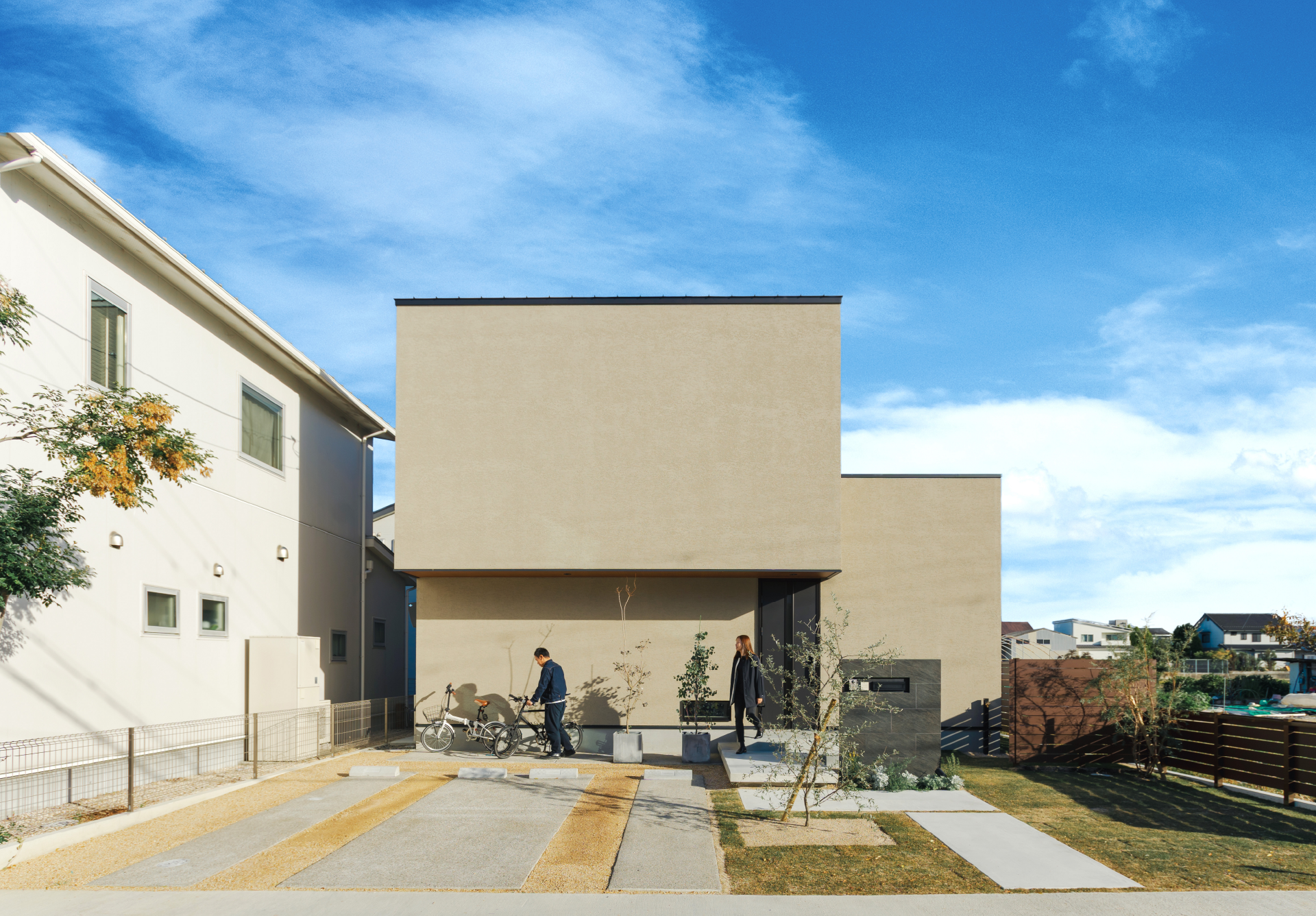 自然になじむ塗り壁のお家