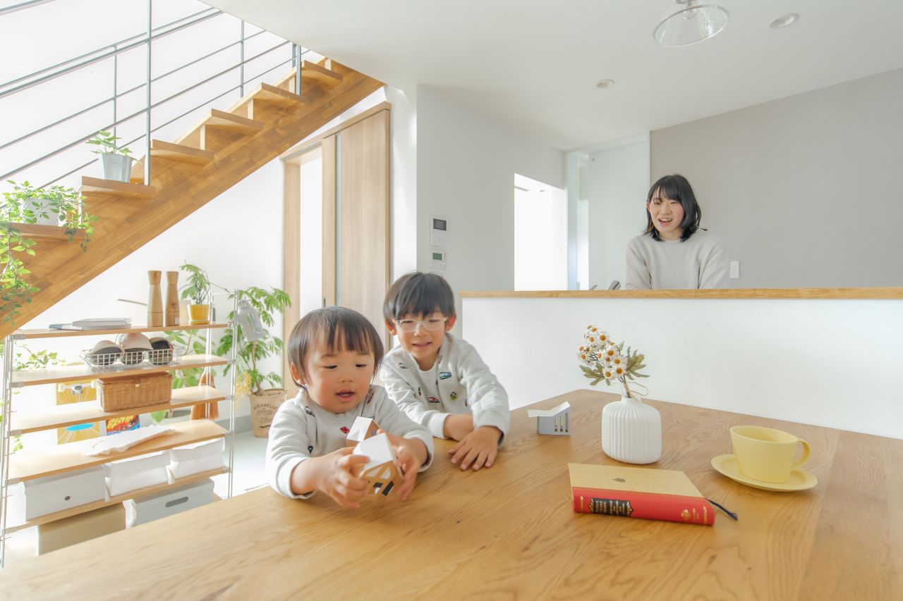 木製階段が印象的なナチュラルテイストのお家