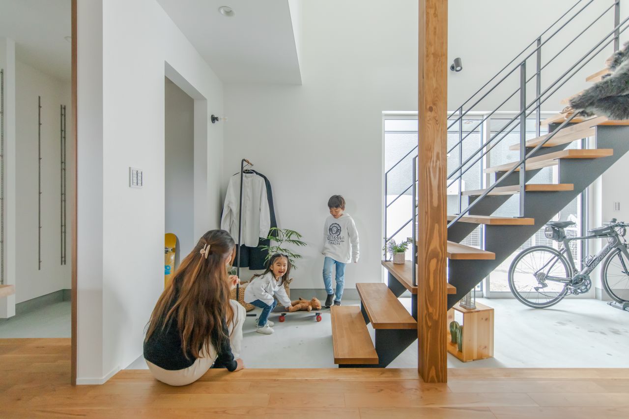 インダストリアルな土間リビングのお家